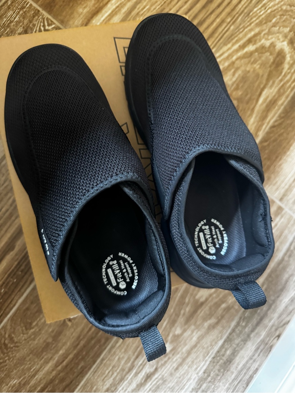 Men's Slip-On Comfort Sneakers - Black Size 9